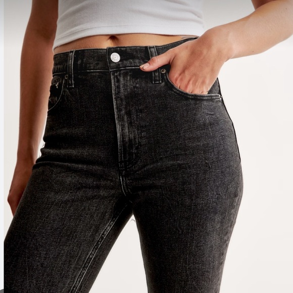 A&F Ultra High Rise Distressed Mom Jean - Picture 2 of 8